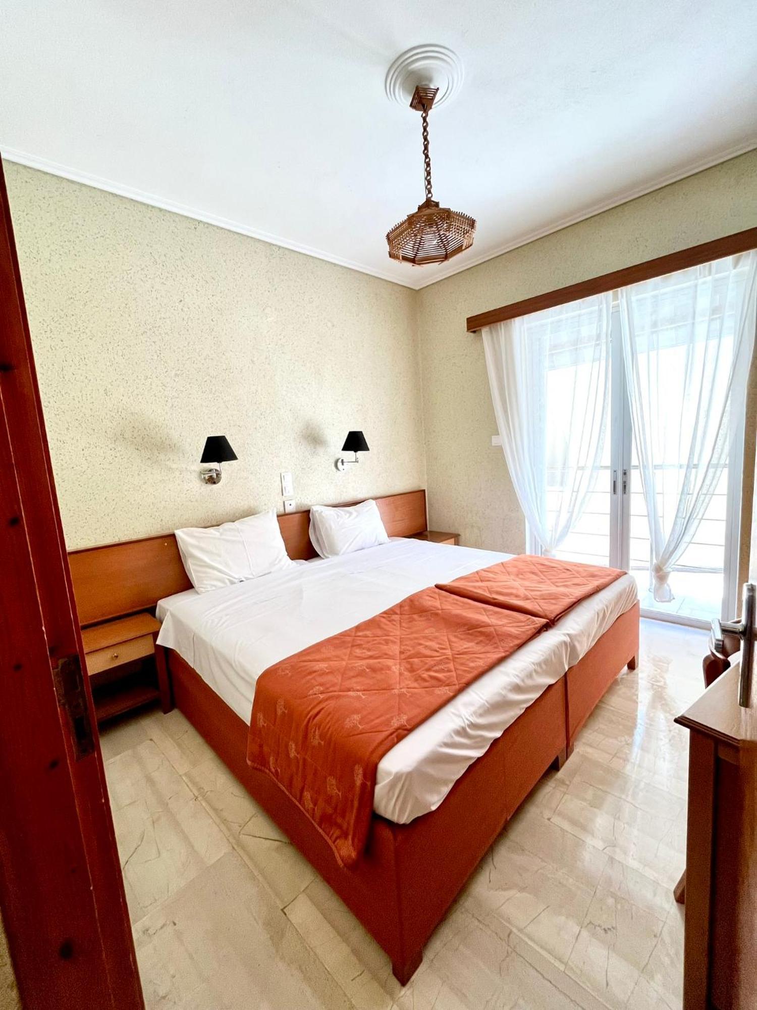 Oelia Rooms & Apartments Agia Marina  Exteriör bild