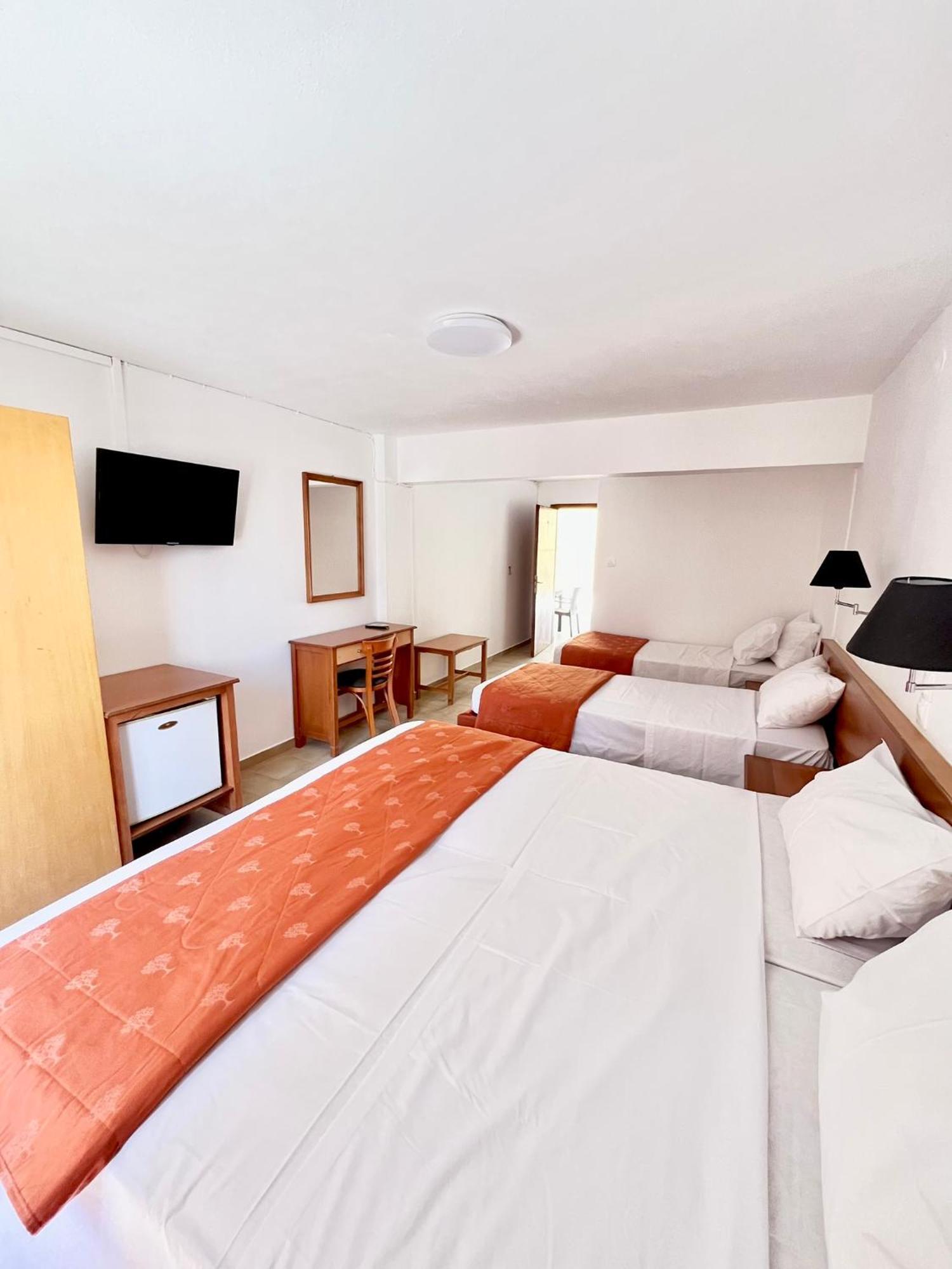 Oelia Rooms & Apartments Agia Marina  Exteriör bild