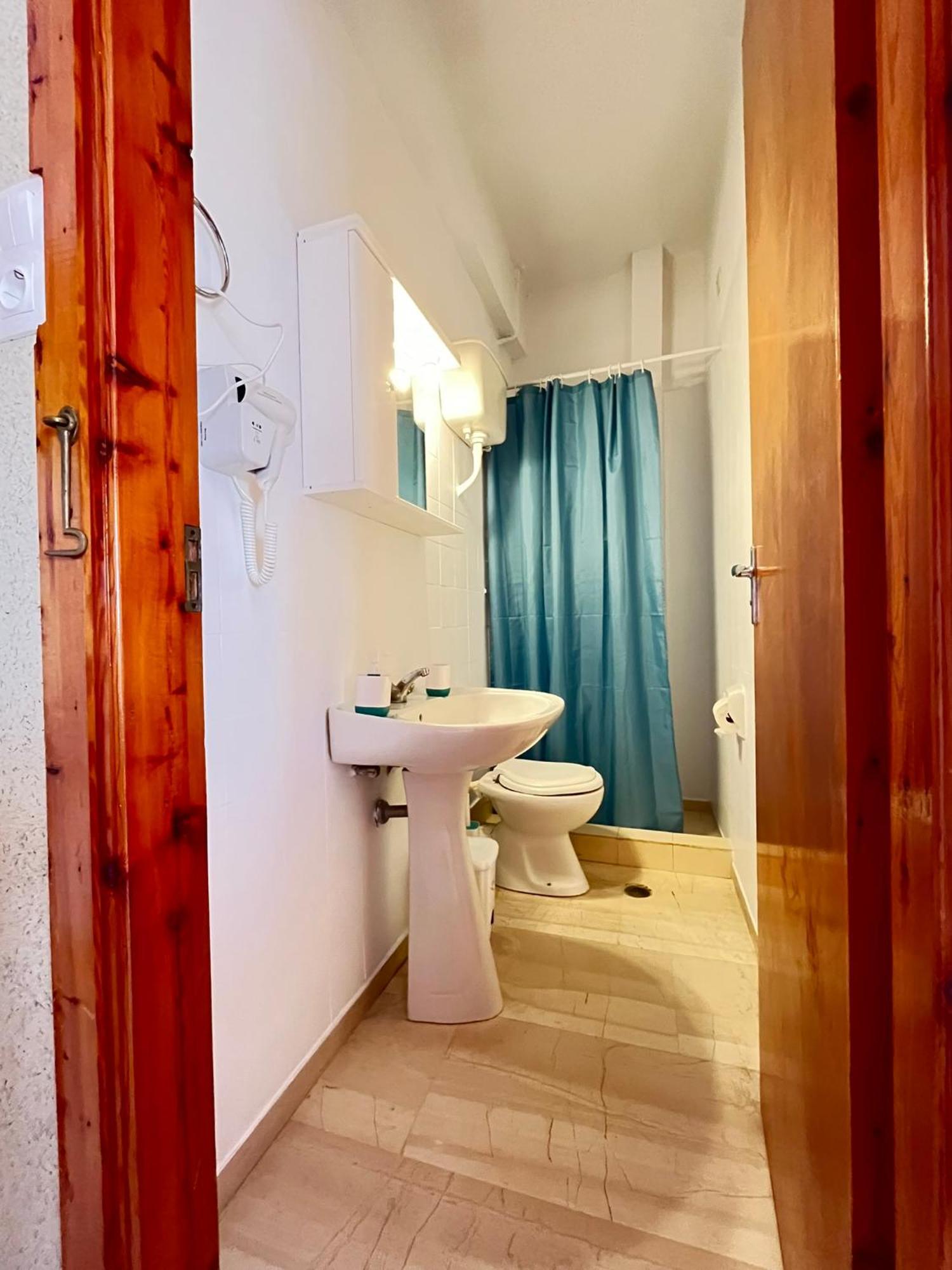 Oelia Rooms & Apartments Agia Marina  Exteriör bild