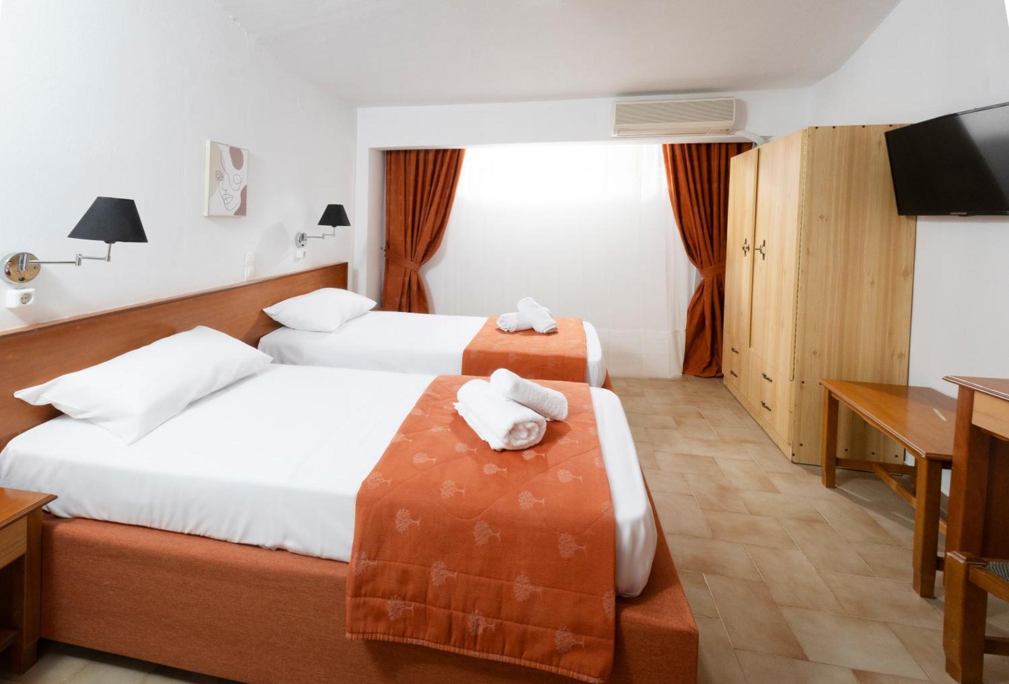Oelia Rooms & Apartments Agia Marina  Exteriör bild