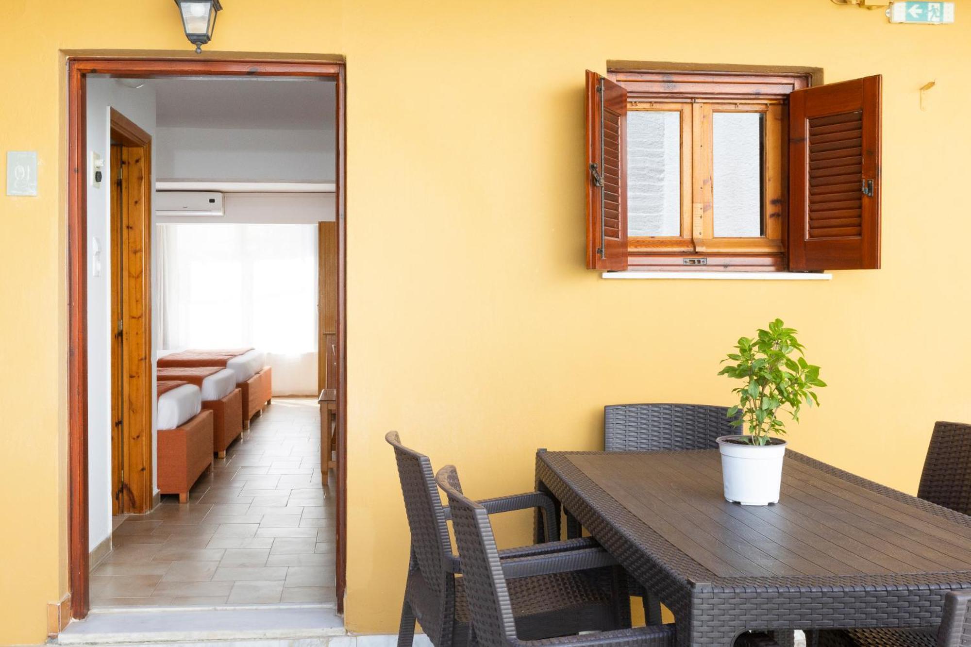 Oelia Rooms & Apartments Agia Marina  Exteriör bild