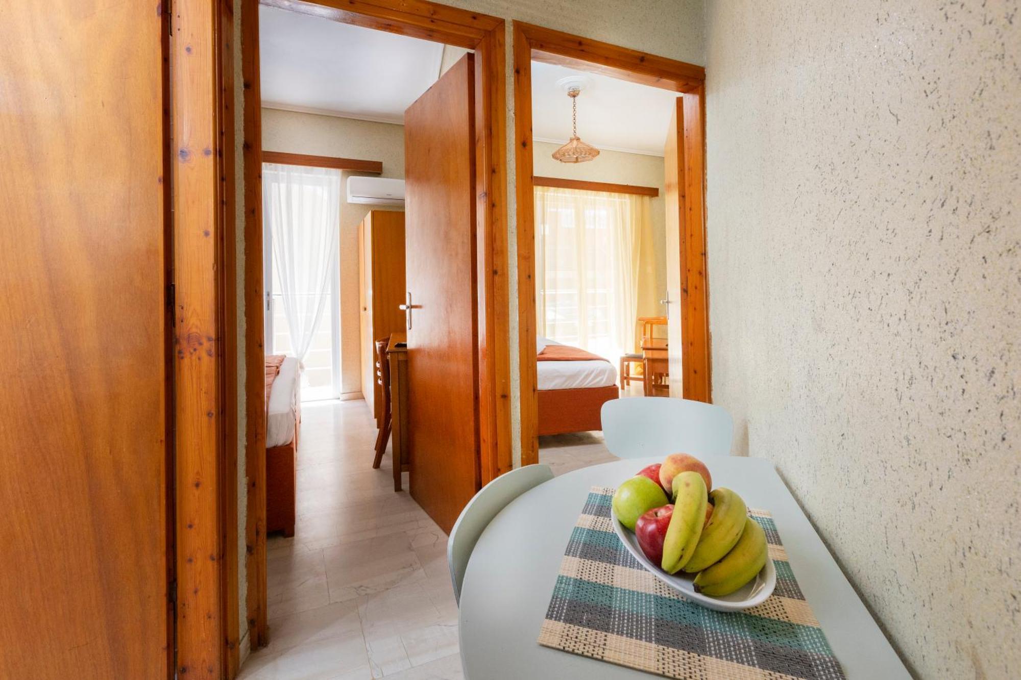 Oelia Rooms & Apartments Agia Marina  Exteriör bild